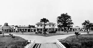 Black and white image of historical Lakeview Elementary 